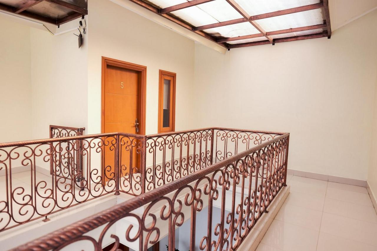 ג'קרטה Wisma Delapan Mitra Reddoorz מראה חיצוני תמונה