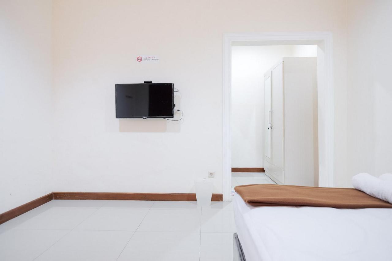 ג'קרטה Wisma Delapan Mitra Reddoorz מראה חיצוני תמונה