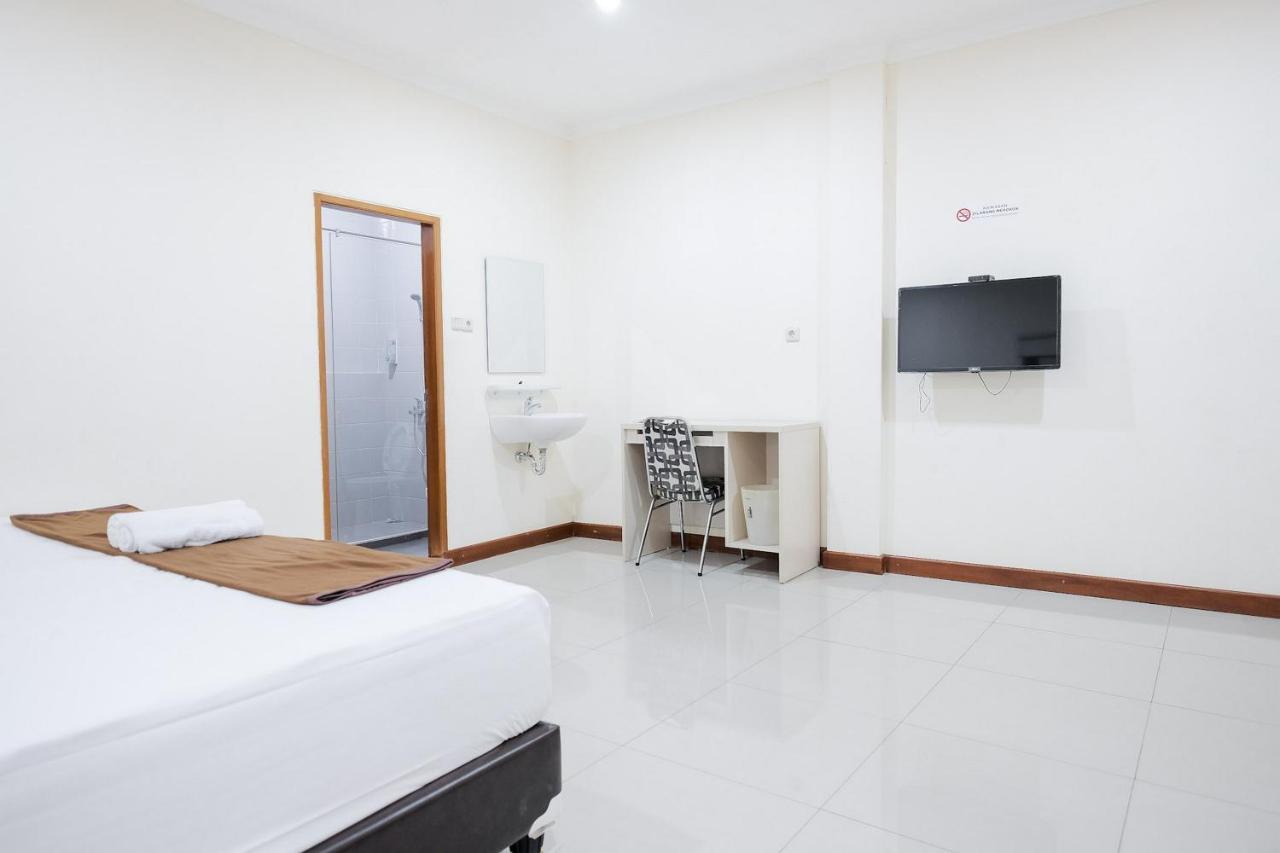 ג'קרטה Wisma Delapan Mitra Reddoorz מראה חיצוני תמונה