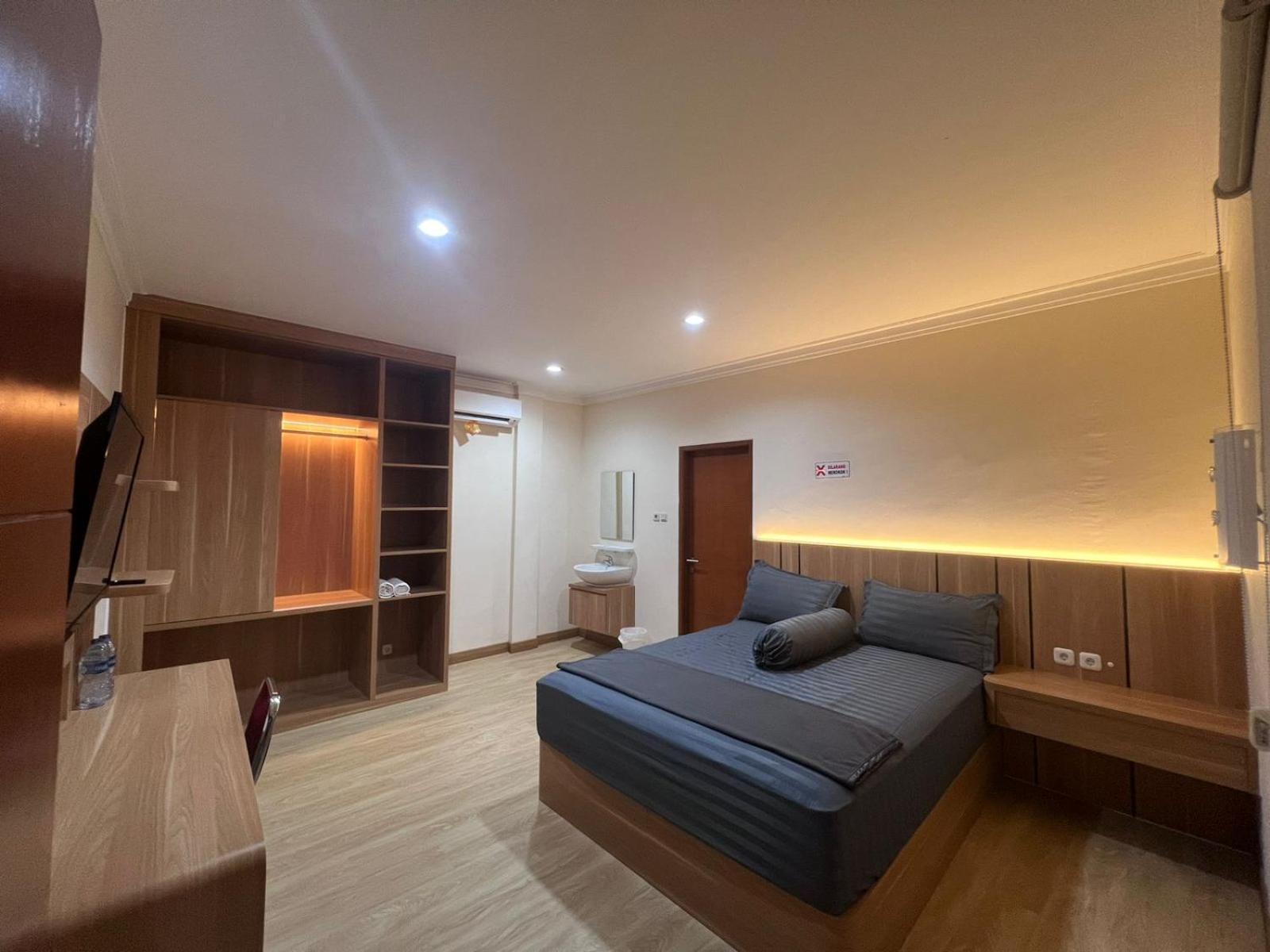 ג'קרטה Wisma Delapan Mitra Reddoorz מראה חיצוני תמונה